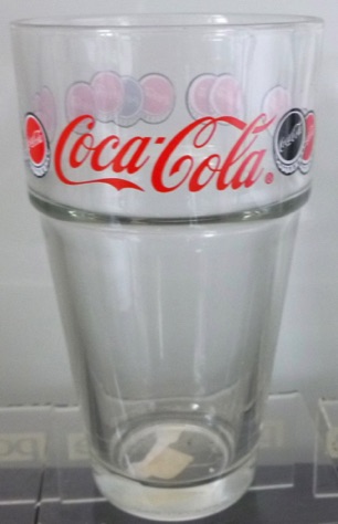 391043 € 6,00 coca cola glas Canada zwarte en rode doppen 2001.jpeg